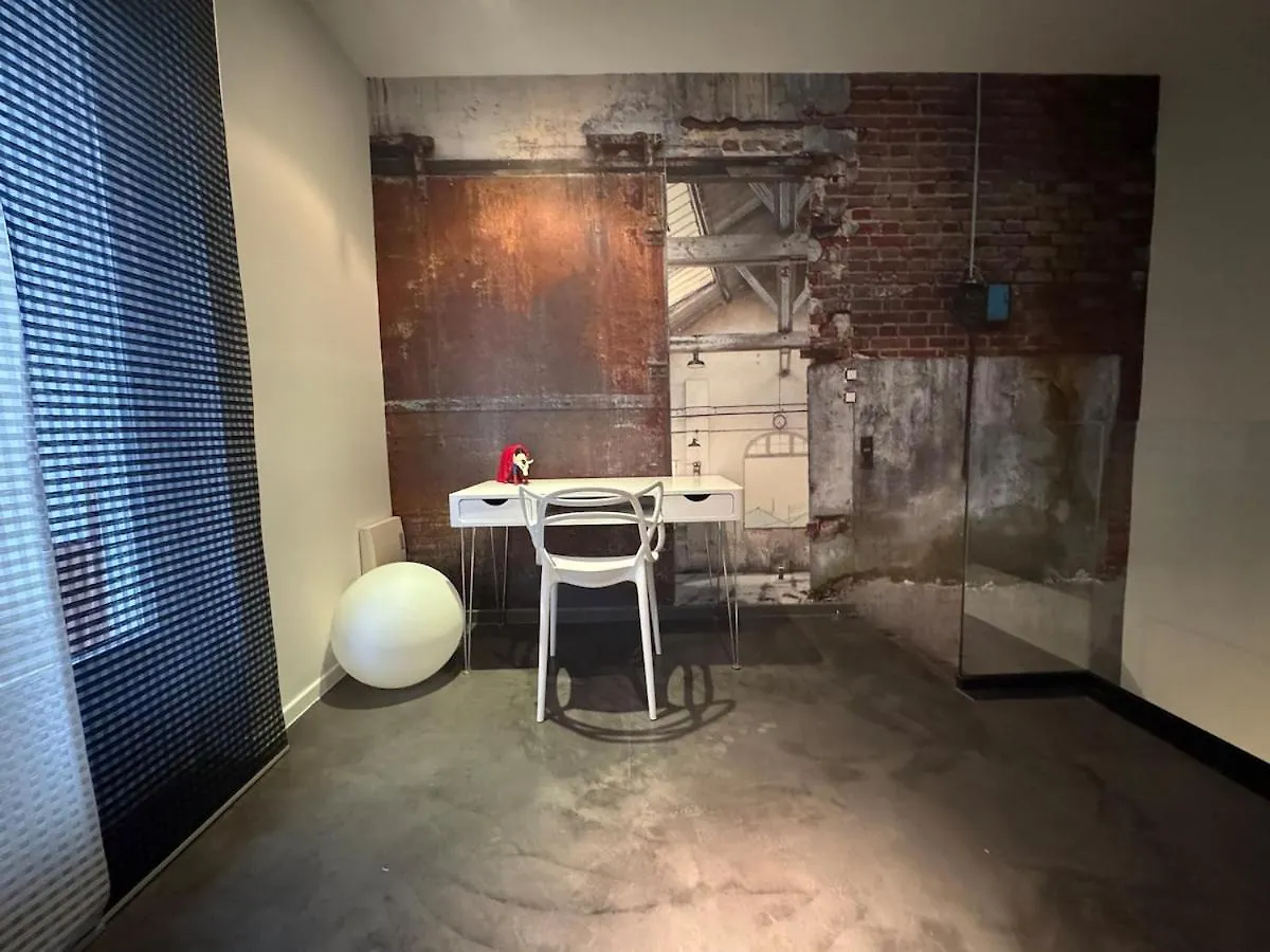 Villa Twenty Fort With Pool Lyon 维勒班