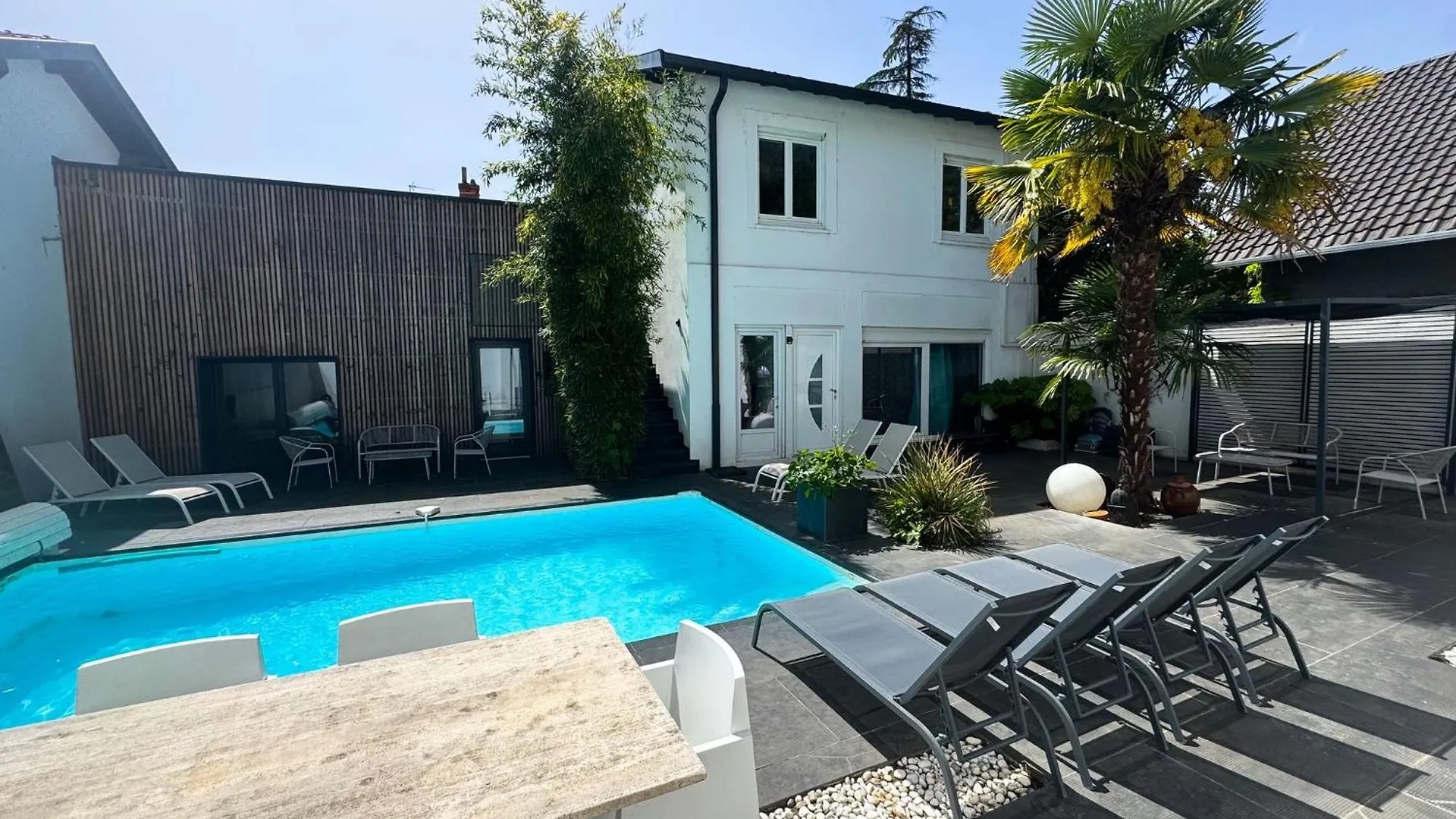 Villa Twenty Fort With Pool Lyon Villeurbanne
