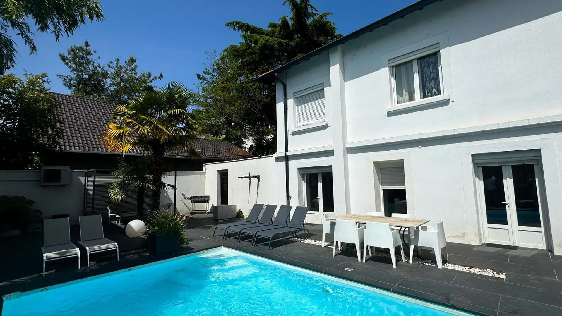 Villa Twenty Fort With Pool Lyon Villeurbanne Franciaország