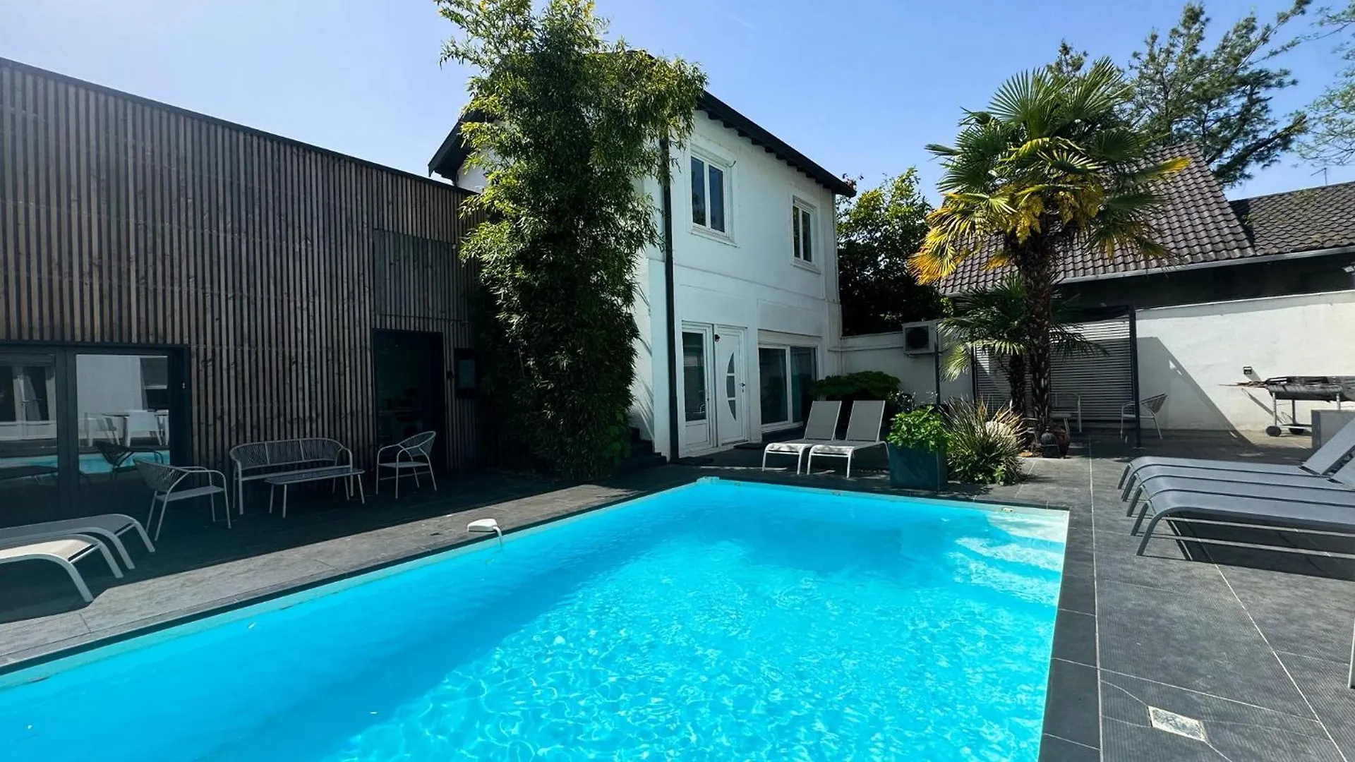 Villa Twenty Fort With Pool Lyon Villeurbanne 0*,