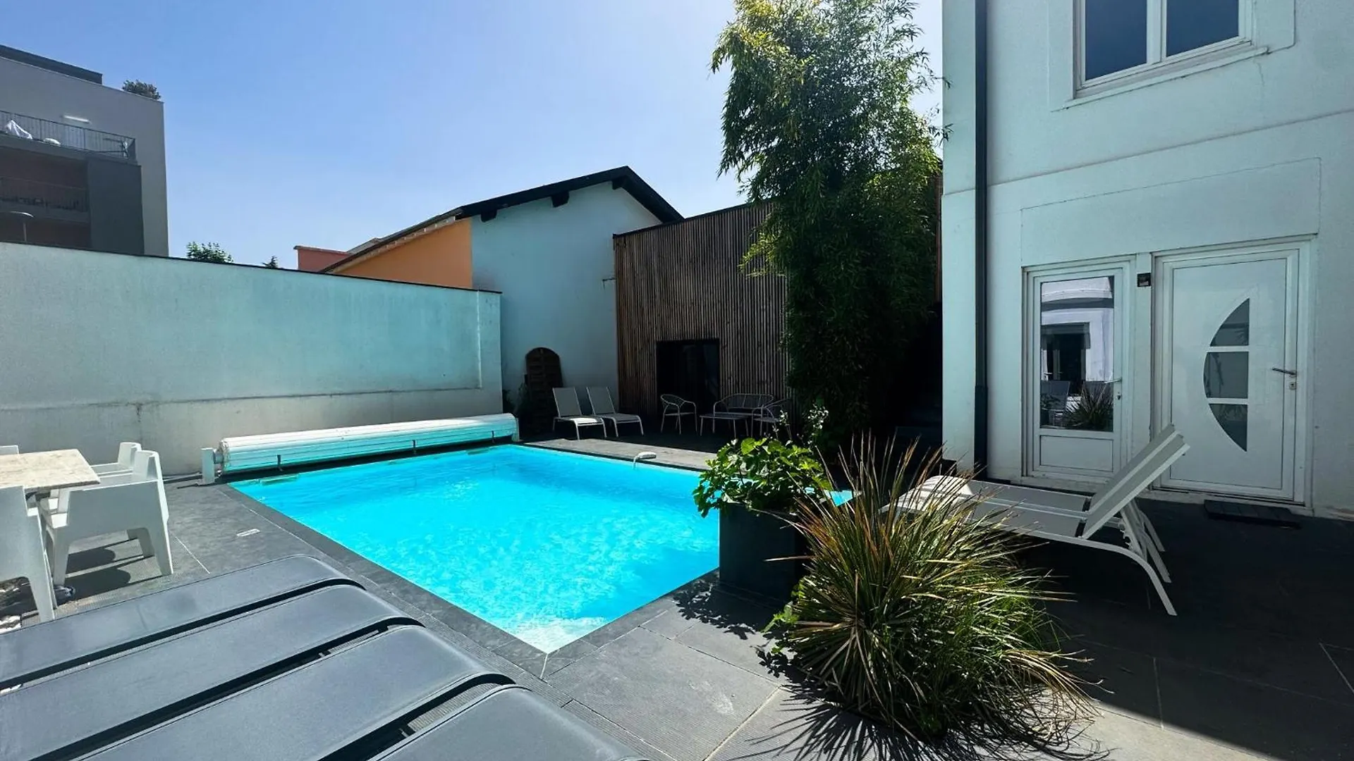 Villa Twenty Fort With Pool Lyon Villeurbanne