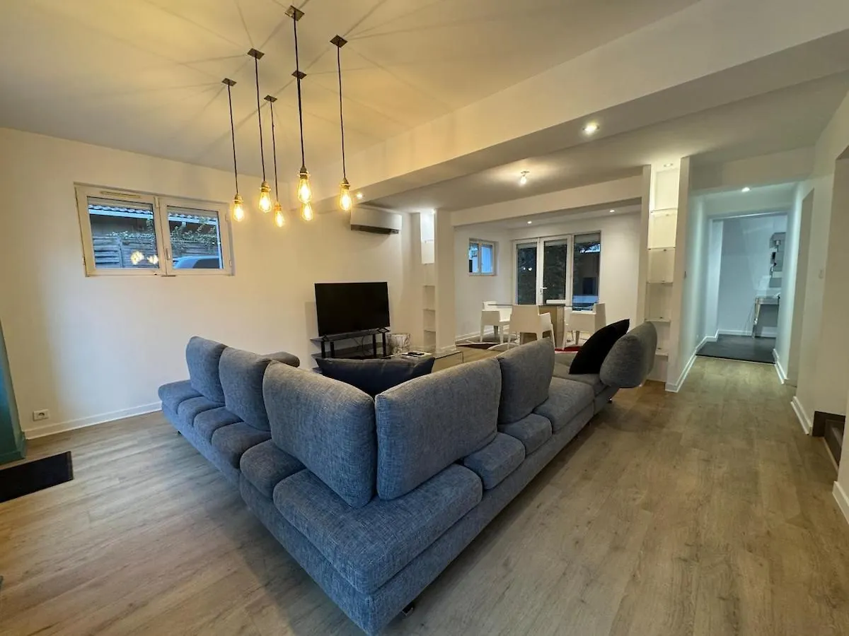 Villa Twenty Fort With Pool Lyon Villeurbanne